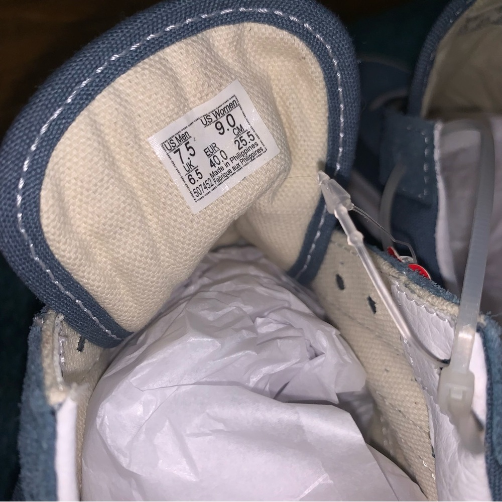 Vans - Picture 5 of 7